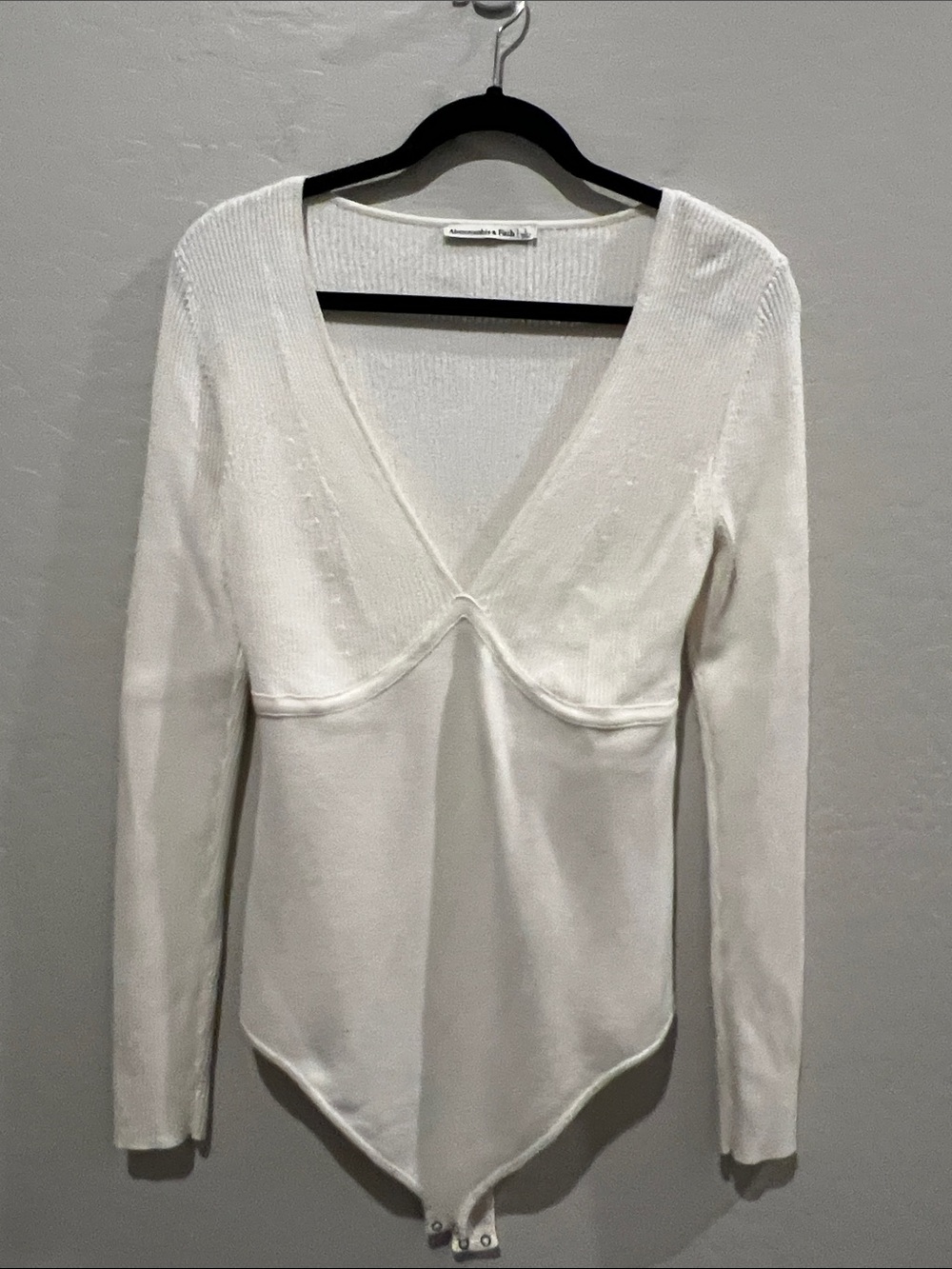 Abercrombie & Fitch Cream Long-Sleeve Deep V Bodysuit size Large